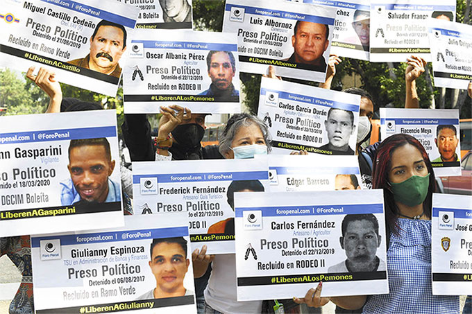 Familiares de presos políticos durante una protesta en Caracas convocada por la ONG Foro Penal, diciembre de 2020 Afp, Yuri Cortez